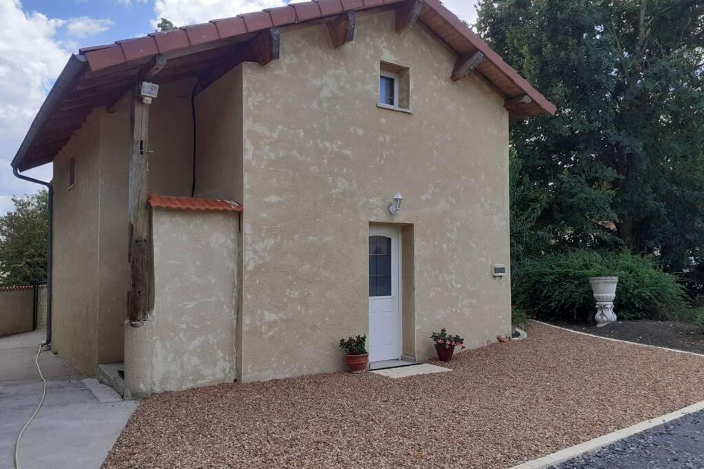 Gite Des Billaudes Thuret Exterior photo
